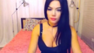 امرأة سمراء مغر، في جوارب عارية تنهار والقذرة مع رجل تحب كثيرا.