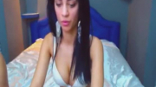 امرأة سمراء رائعة مع حلمات مرح هي مص ديك المتقاعدين فقط لإثارة ذلك.
