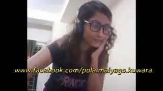 جاءت الفتاة الحسية إلى عسلها المجاني ، وتكتشف أنها تحب كسها