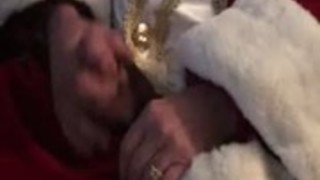 الاستمناء باليد مع السانتا الذي لم يجد طيز او كس يطفئه