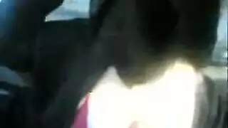 سعودية ترقص وتعرض بزازها في السيارة