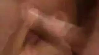 امرأة سمراء أوتووم لديها بوسها لعق قبل امتصاص ديك في مقربة جريئة جدا من خادمة الكاميرا