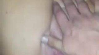 دوميناس ناضجة تأخذ دراكز على العضو التناسلي النسوي الرطب.