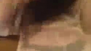 يلعبان تلميارات مثليه ساخنة ساخنة على المقعد الخلفي لسيارة أفضل صديق لهم